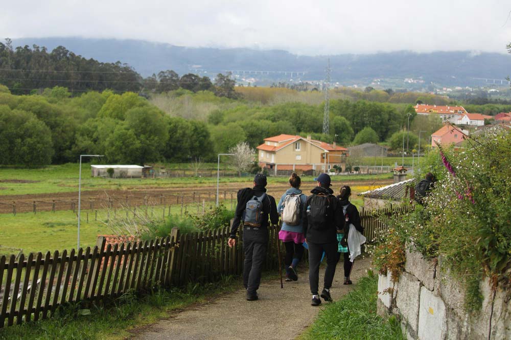 Pellegrini a San Martín del Camino
