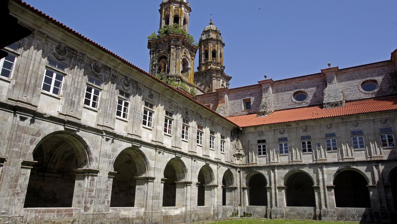 cloister-monastery-of-sobrado-two-monxes