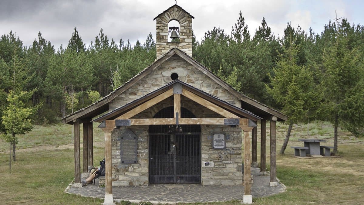 hermitage-of-santiago-cruz-de-ferro